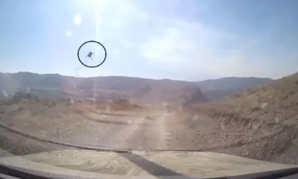 Ο θάνατος "έγλειψε" δημοσιογράφους στο Καραμπάχ: Αντιαρματικός πύραυλος πέρασε ξυστά από το αυτοκίνητό τους